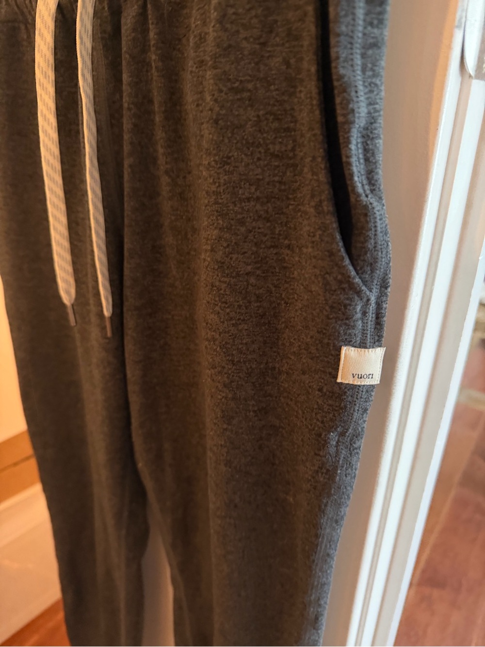 Vuori like NEW Performance Joggers - Picture 5 of 9